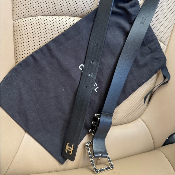 CHANEL Black Leather Belt with Gold Chain Detail - Picture 4 of 9